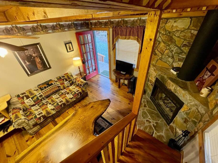 Amazing Cabin Fireplace And Stream #11 ヘレン エクステリア 写真
