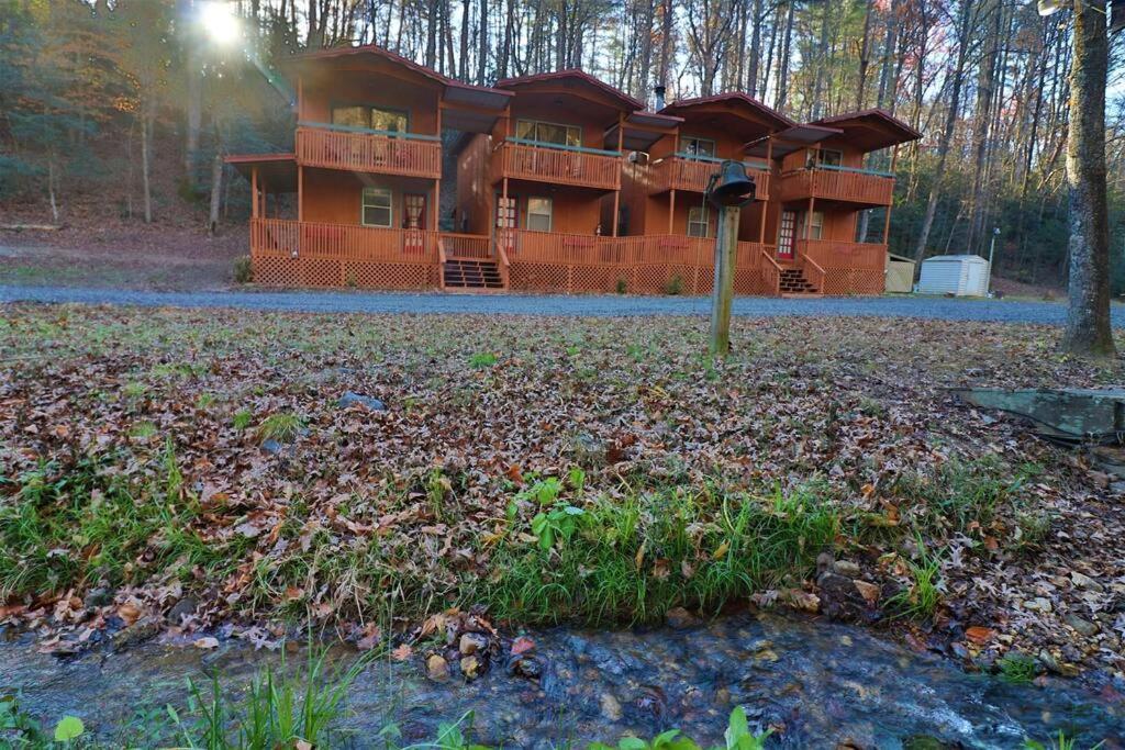Amazing Cabin Fireplace And Stream #11 ヘレン エクステリア 写真