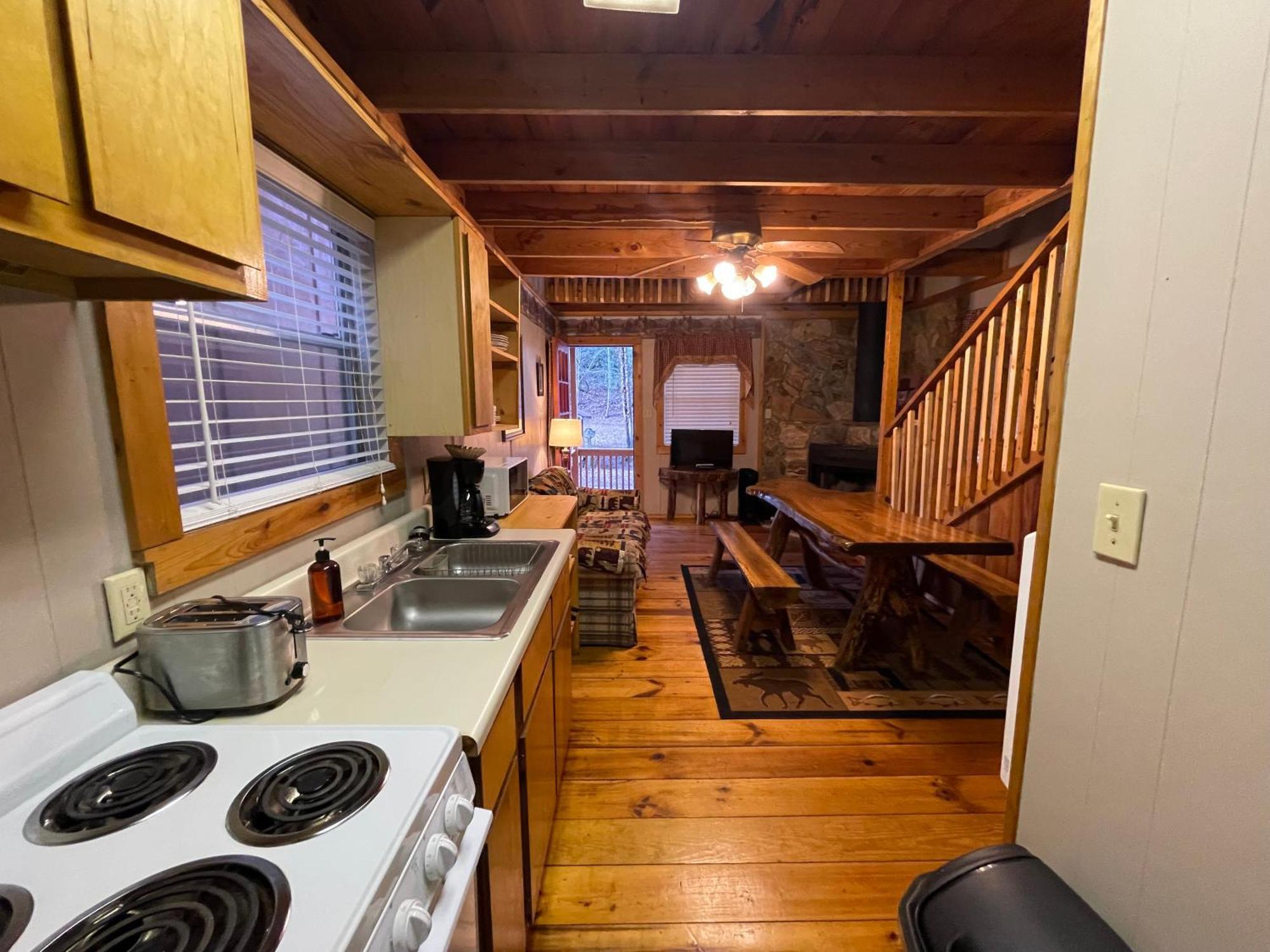 Amazing Cabin Fireplace And Stream #11 ヘレン エクステリア 写真